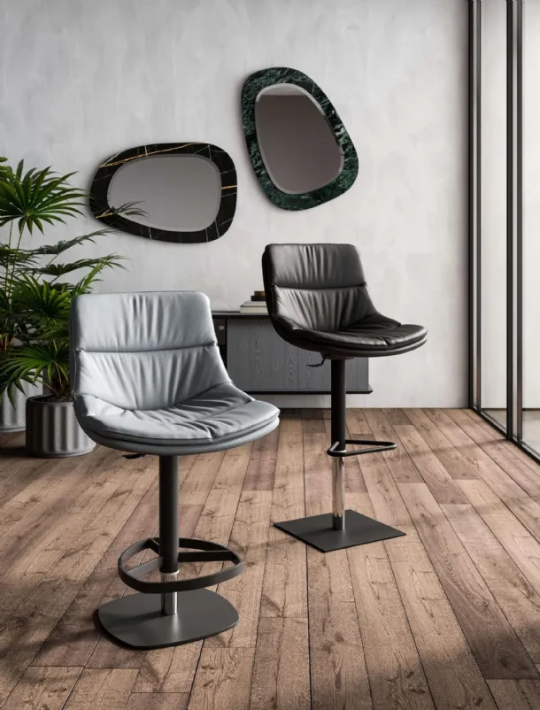 Leather stools Noa and Coco by Ozzio