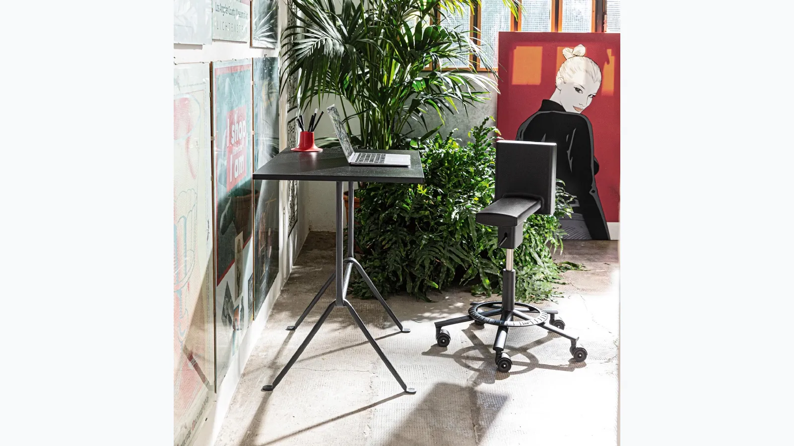 Swivel stool, height adjustable, in black polyurethane with a steel structure 360Gradi by Magis.