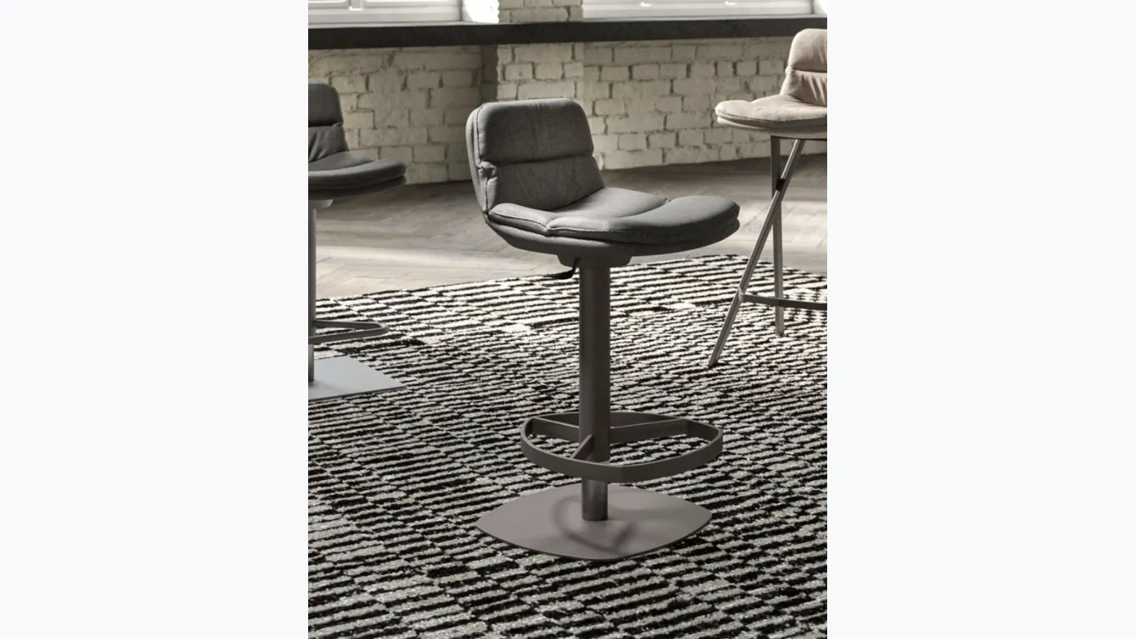 Padded stool Marlon by Ozzio
