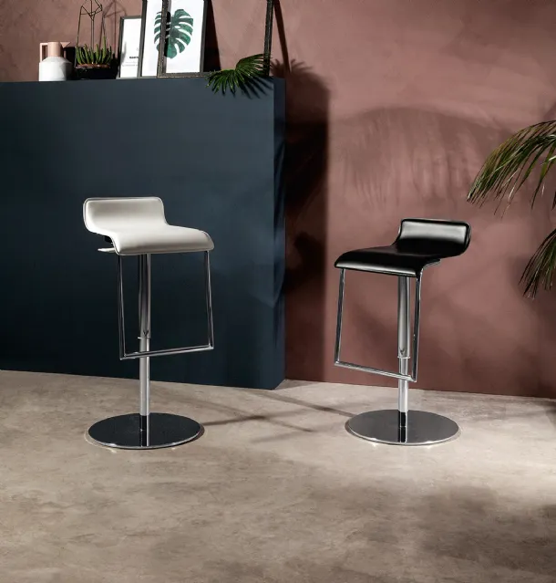 Milano leather stool by Tonin Casa