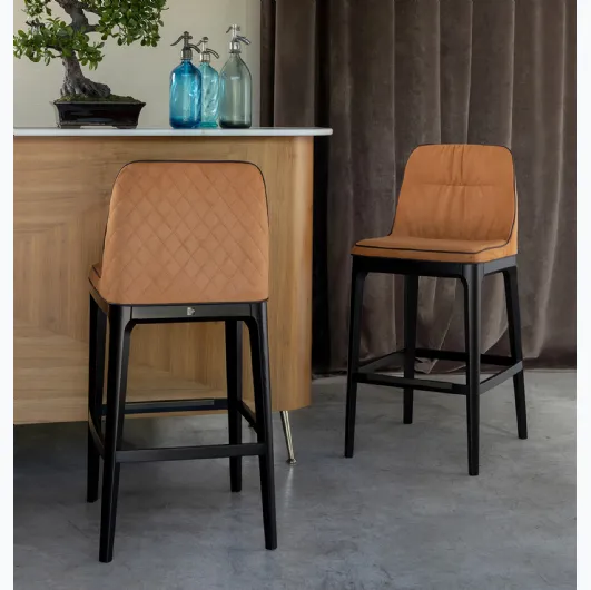 Mivida Elite stool with diamond quilted backrest by Tonin Casa.