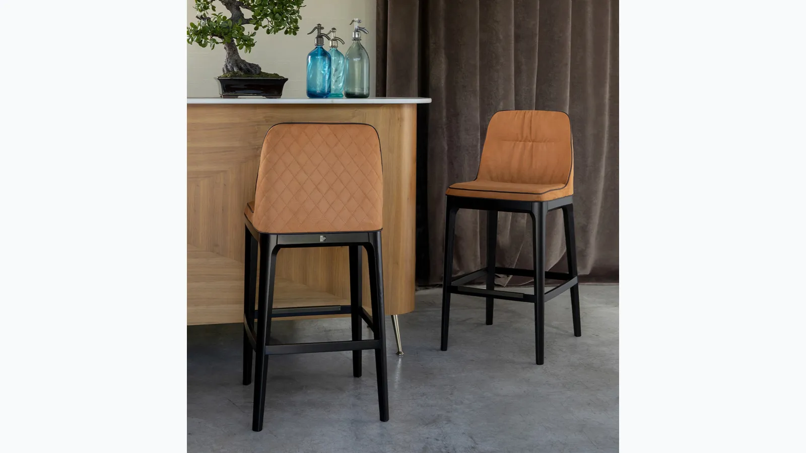Mivida Elite stool with diamond quilted backrest by Tonin Casa.