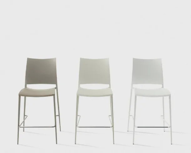 Sand stool in polypropylene by Desalto