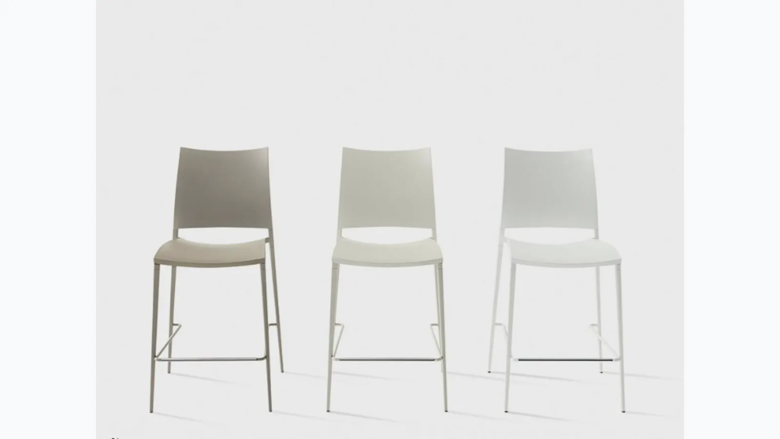 Sand stool in polypropylene by Desalto