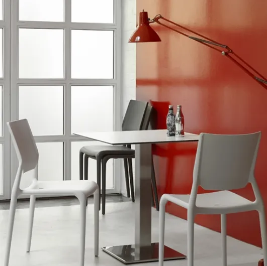 Stackable chair in technopolymer Sirio by Scab Design.