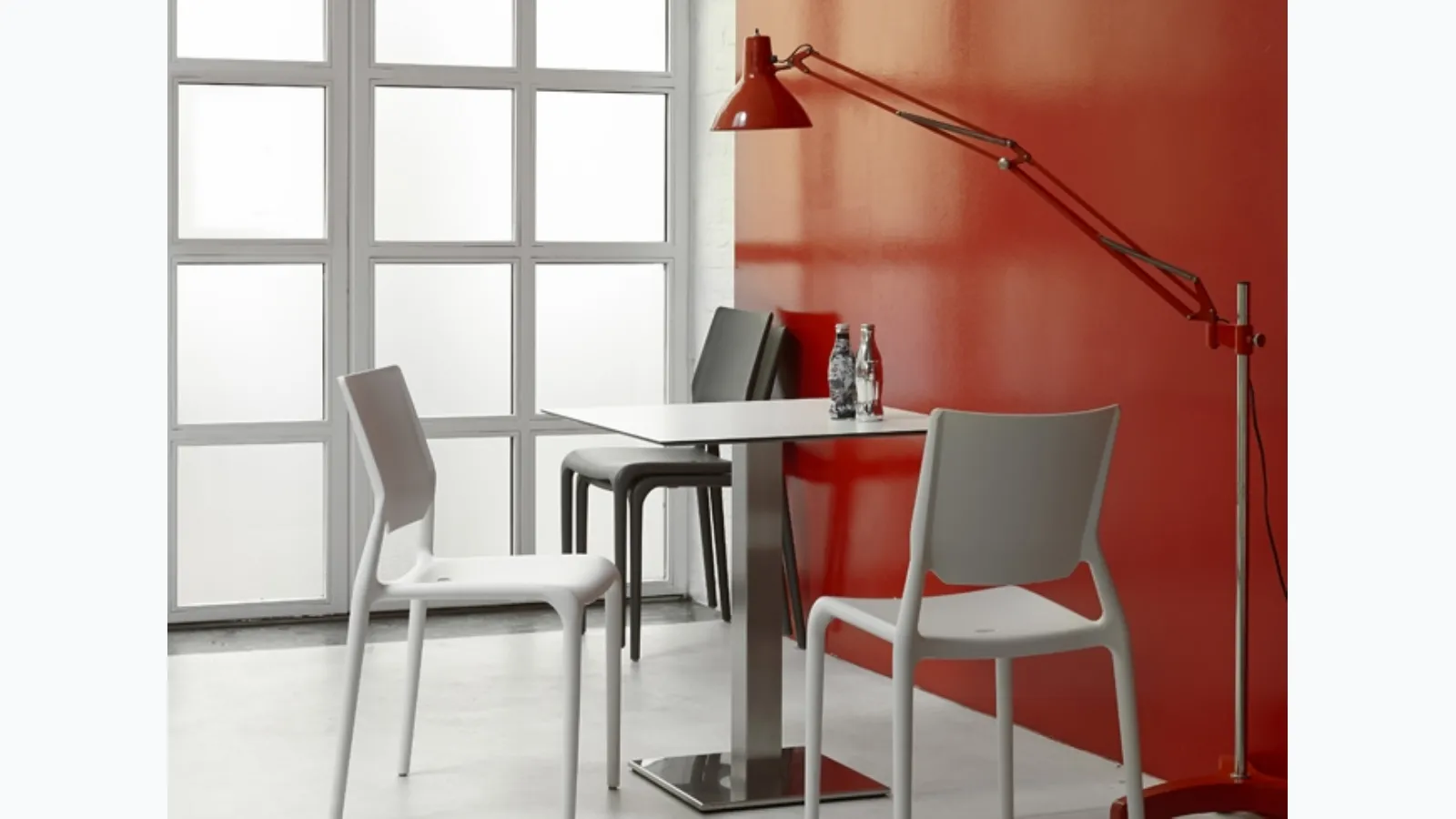 Stackable chair in technopolymer Sirio by Scab Design.