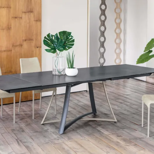 Sissi chair in eco-leather with lacquered steel structure by Ingenia.