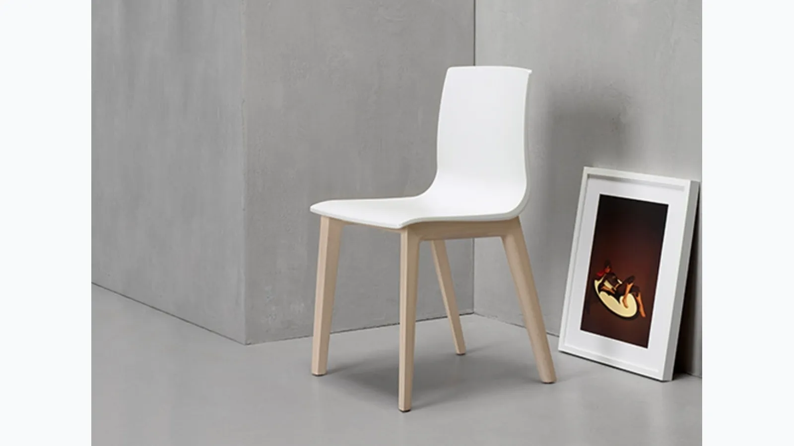 Smilla chair in technopolymer with solid beech legs by Scab Design.