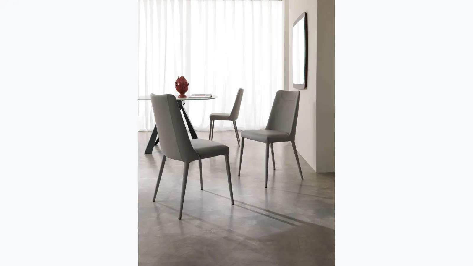 Sofia chair by Ozz