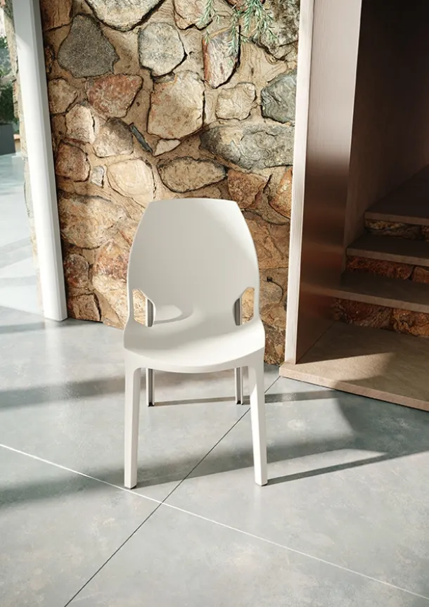 Spirit chair in polypropylene by Ingenia
