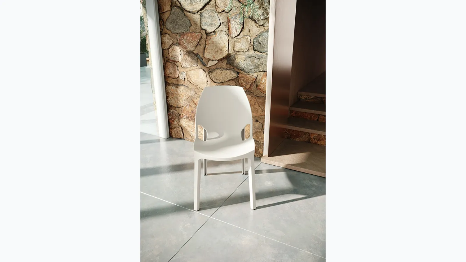 Spirit chair in polypropylene by Ingenia