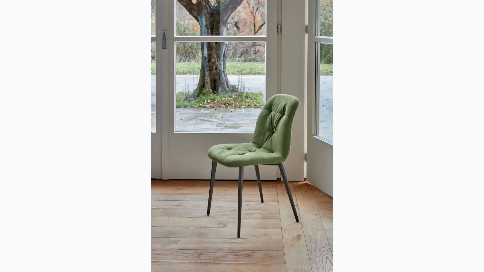 Padded chair in Econabuk Spring by Ingenia.