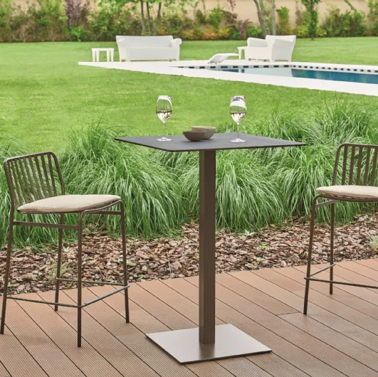Stackable Street Outdoor stool in lacquered steel by Ingenia for outdoor use.