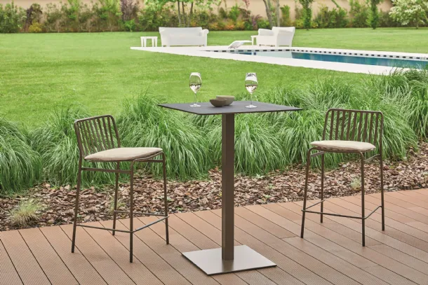 Stackable Street Outdoor stool in lacquered steel by Ingenia for outdoor use.