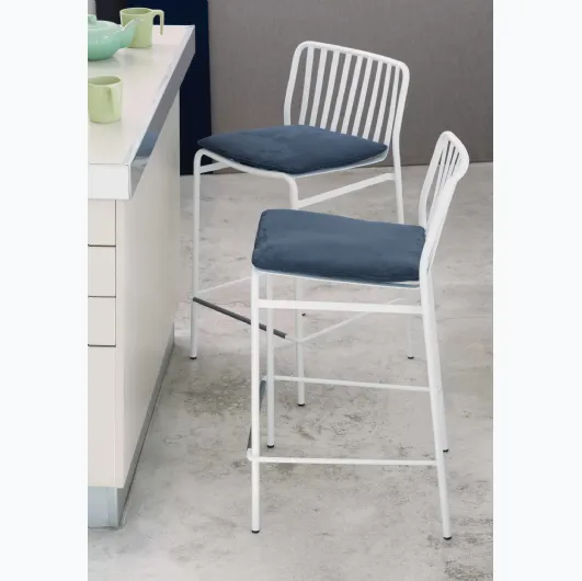 Stackable lacquered steel stool Street by Ingenia.