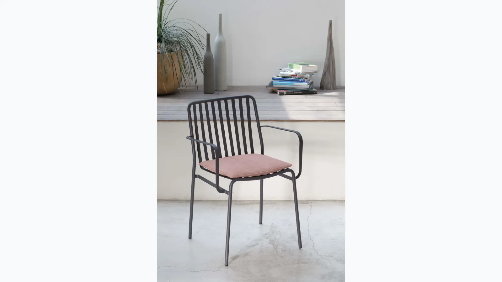 Stackable Street chair in lacquered steel by Ingenia.