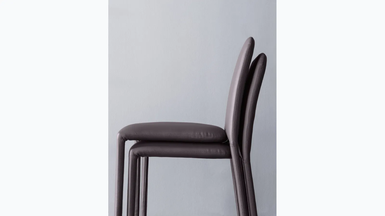 Time leather chair by Novamobili.