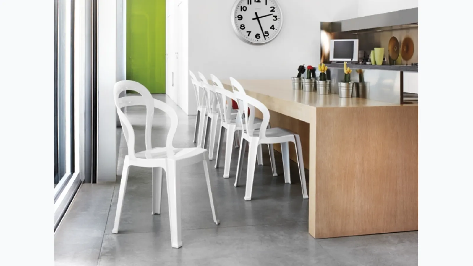 Stackable polycarbonate chair Titì by Scab Design.