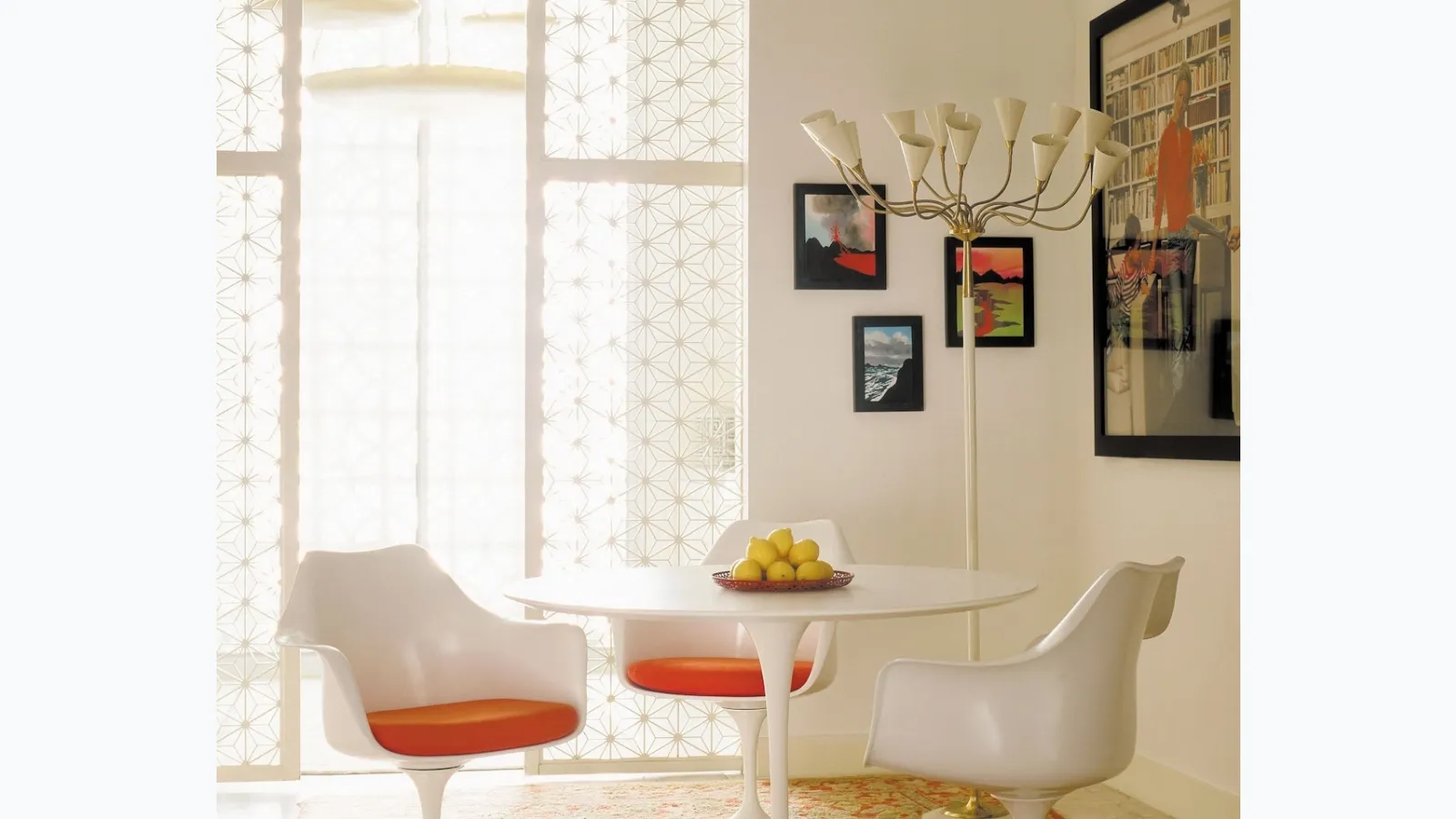 Tulip Chair in fiberglass by Knoll.