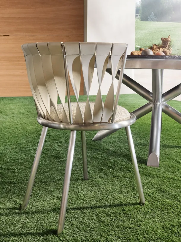 Twist leather chair by Cantori