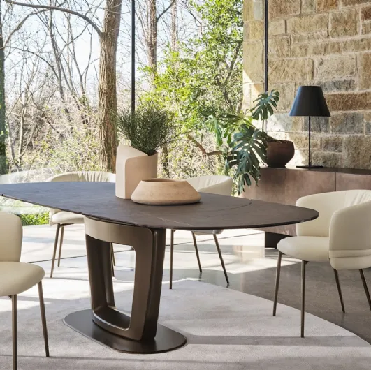 Vanilla leather chair by Calligaris.