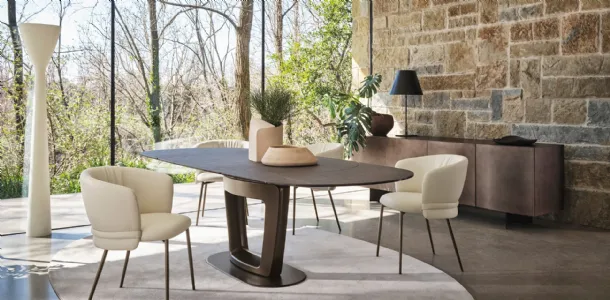 Vanilla leather chair by Calligaris.