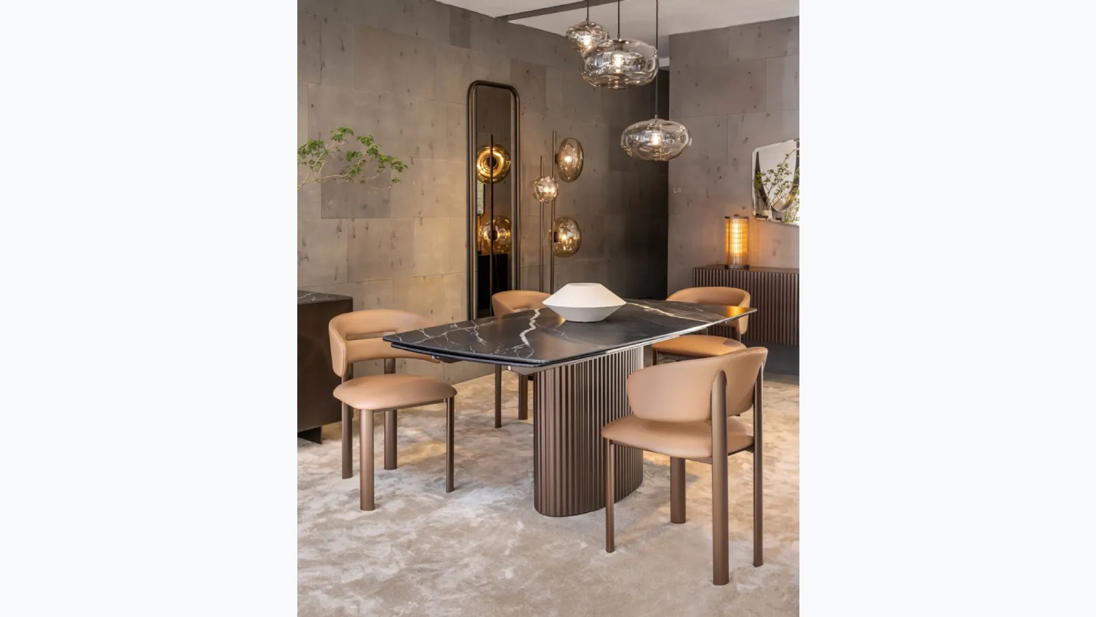 Design chair in Velvet leather by Riflessi.