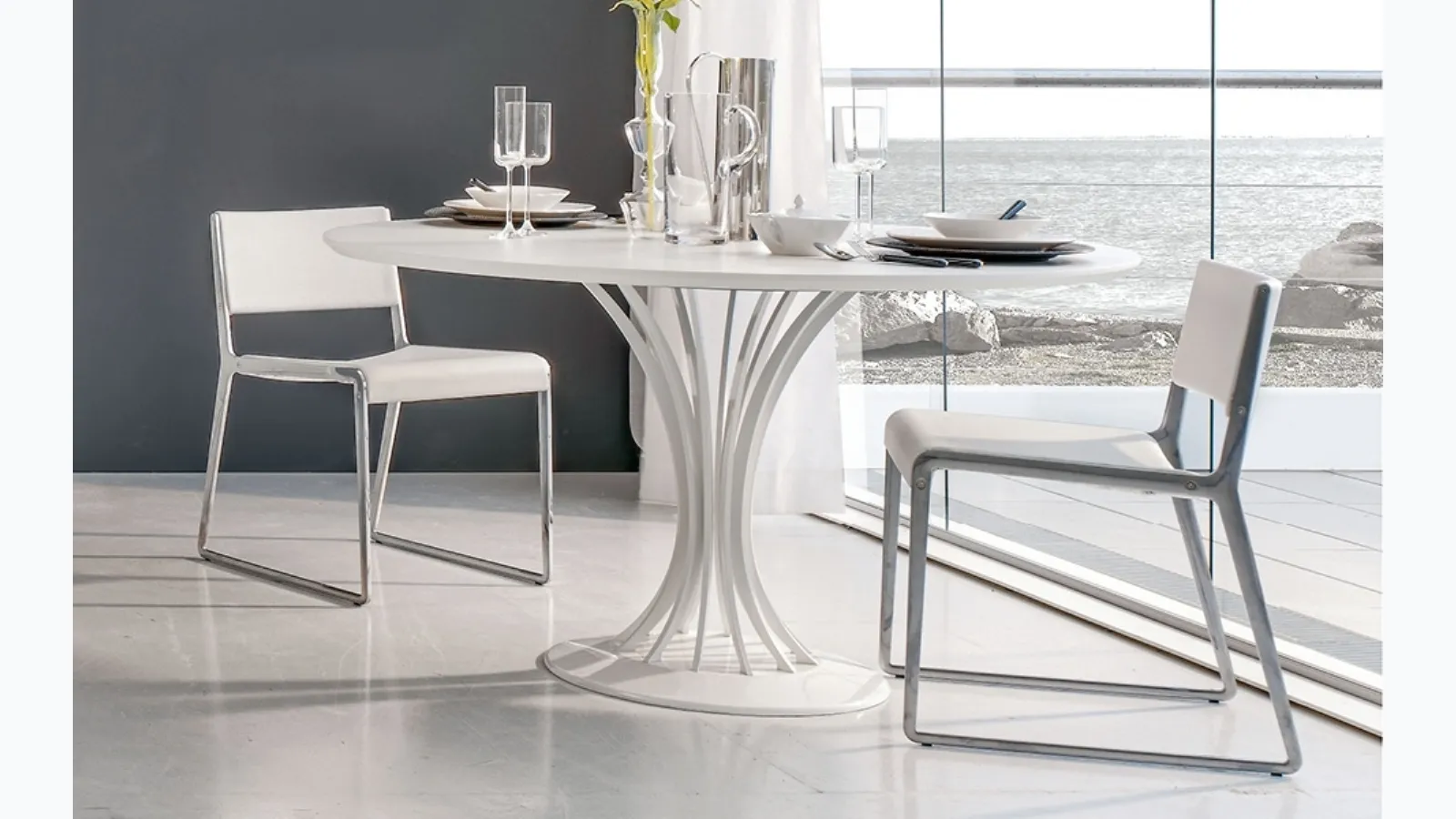 Chair with seat and backrest in white leather and Wing aluminum casting structure by Alivar.