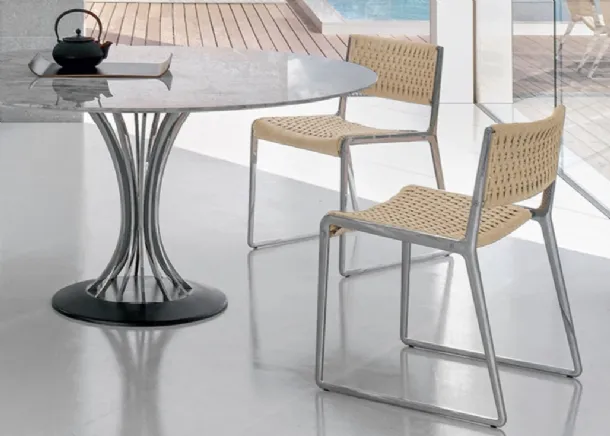Chair with seat and backrest embellished by a sophisticated rope weave and Wing aluminum casting structure by Alivar.