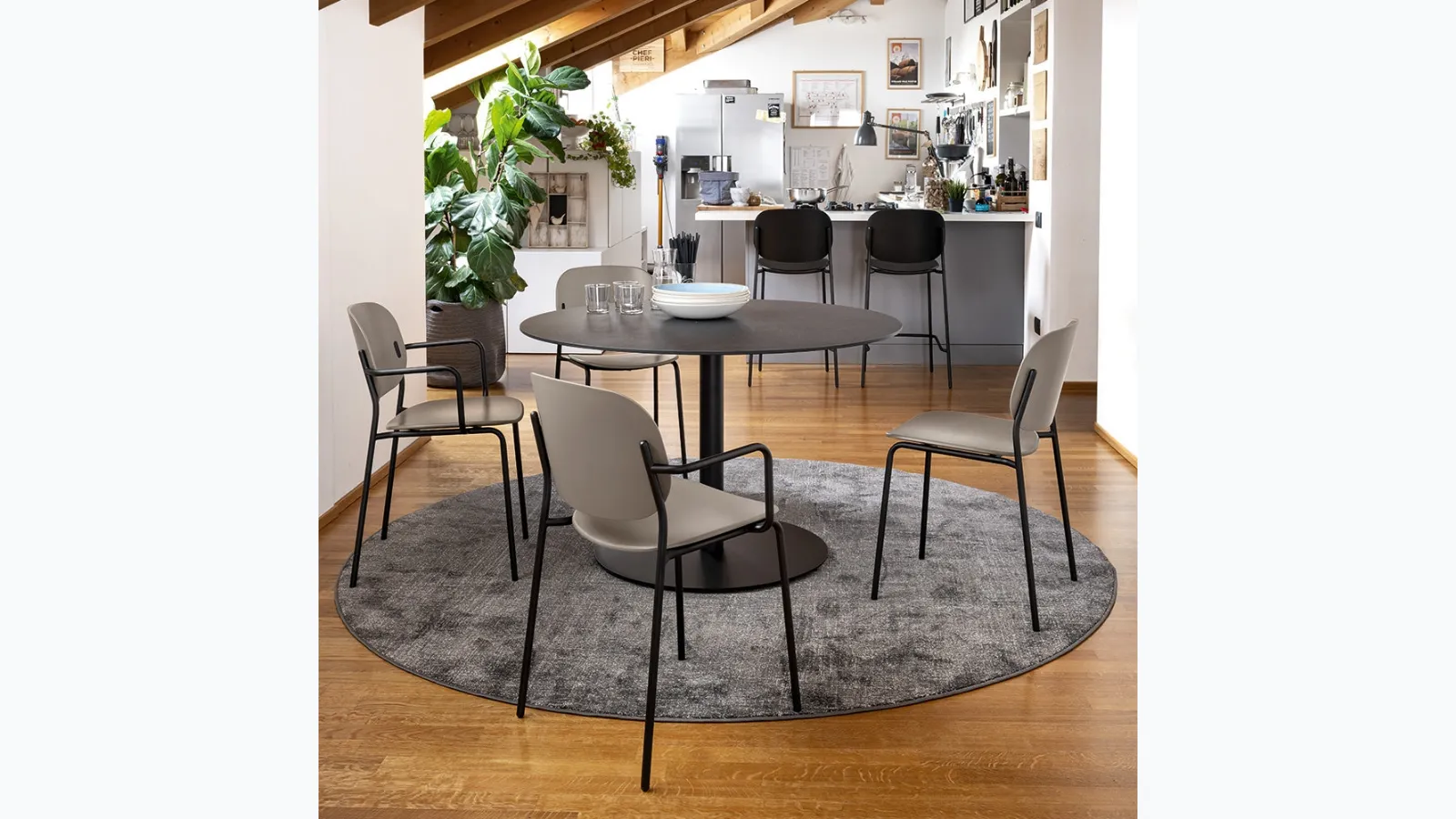 Yo! polypropylene chair by Connubia.