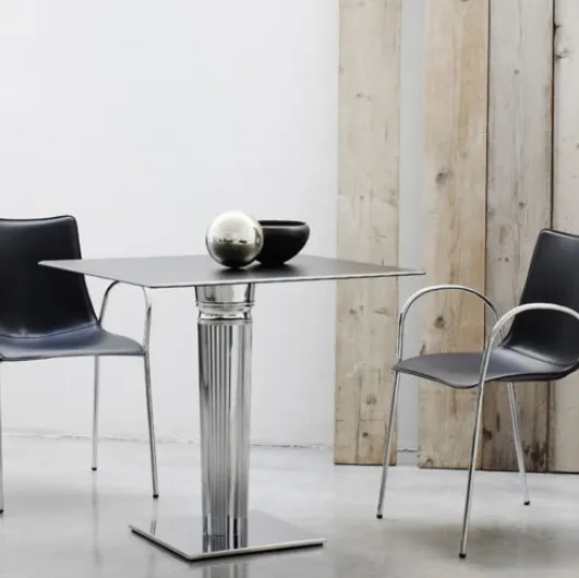 Zebra Pop leather chair with armrests by Scab Design.