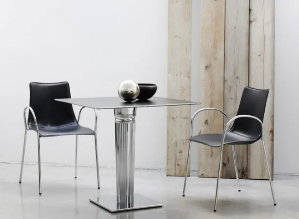 Zebra Pop leather chair with armrests by Scab Design.