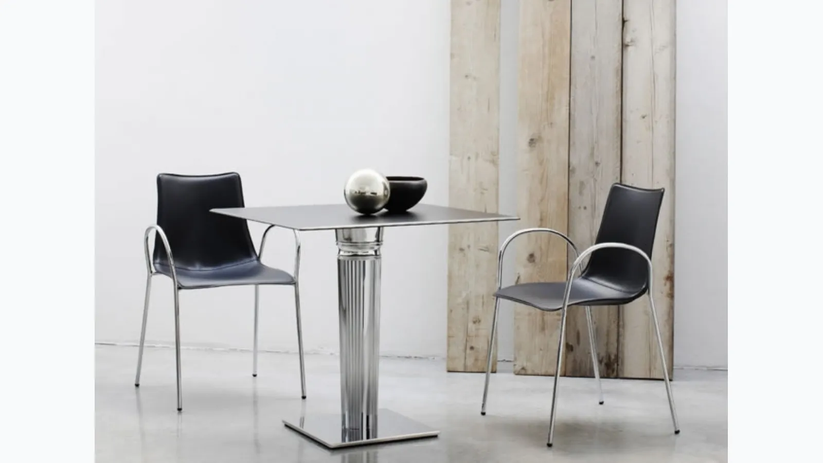 Zebra Pop leather chair with armrests by Scab Design.