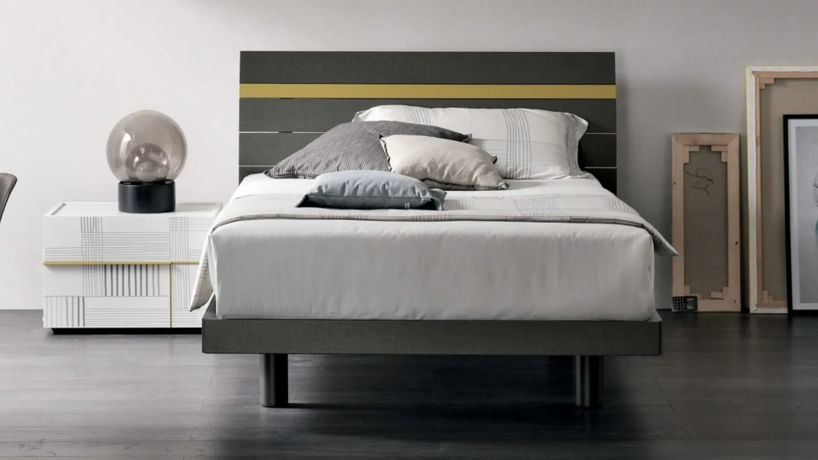 Single bed with Joker headboard by Tomasella