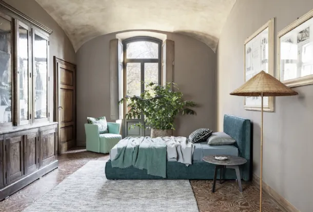 Single bed in Flexteam fabric by Miller.