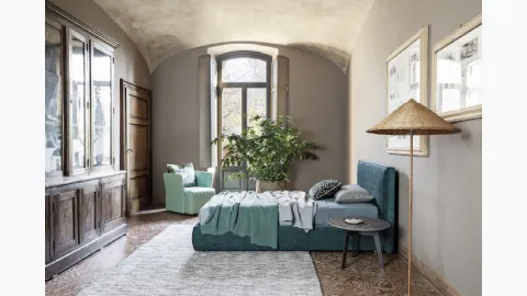 Single bed in Flexteam fabric by Miller.