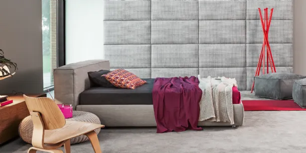 Single Reef bed in padded fabric by Flexteam.