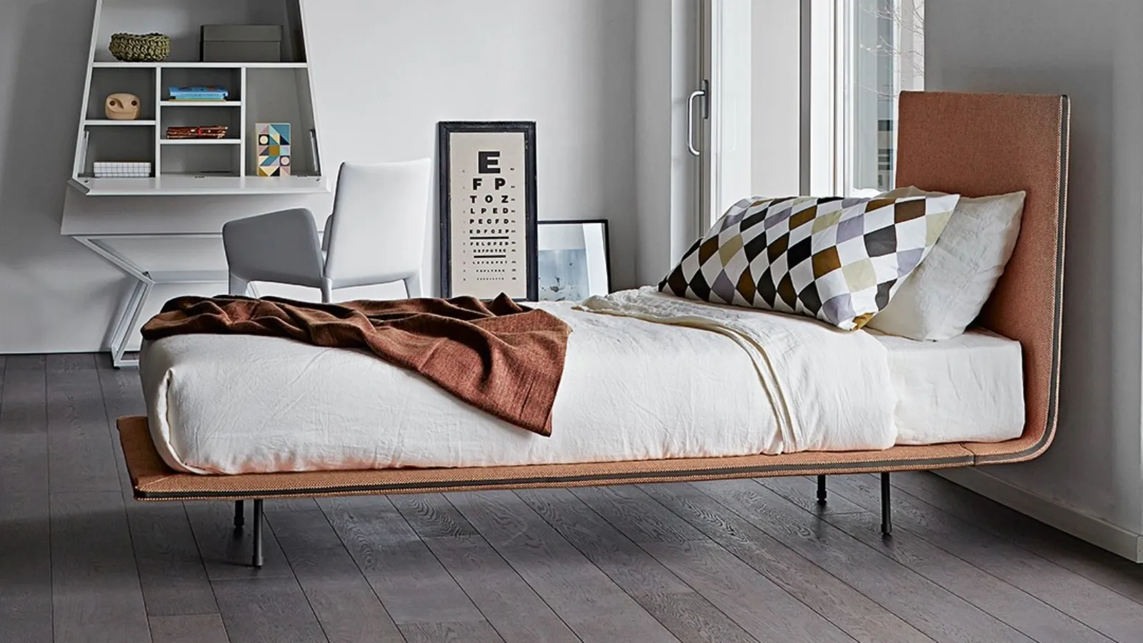 Bed with Thin headboard by Bonaldo