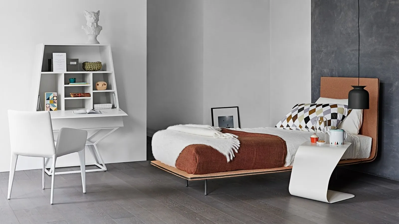 Bed with Thin headboard by Bonaldo
