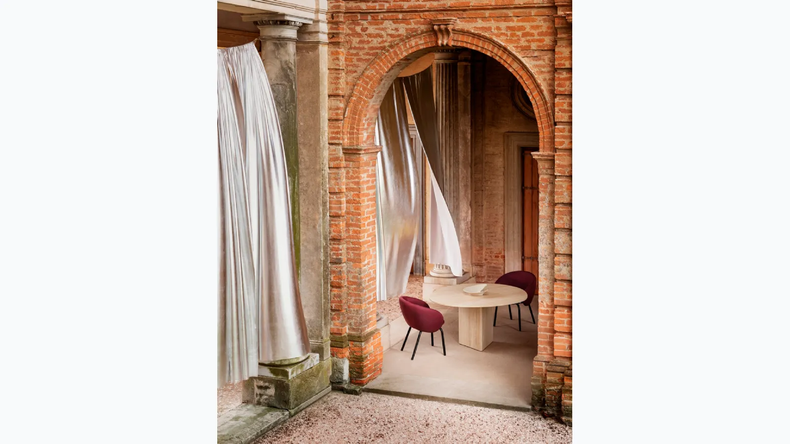 Albio table in travertine marble by Miniforms.