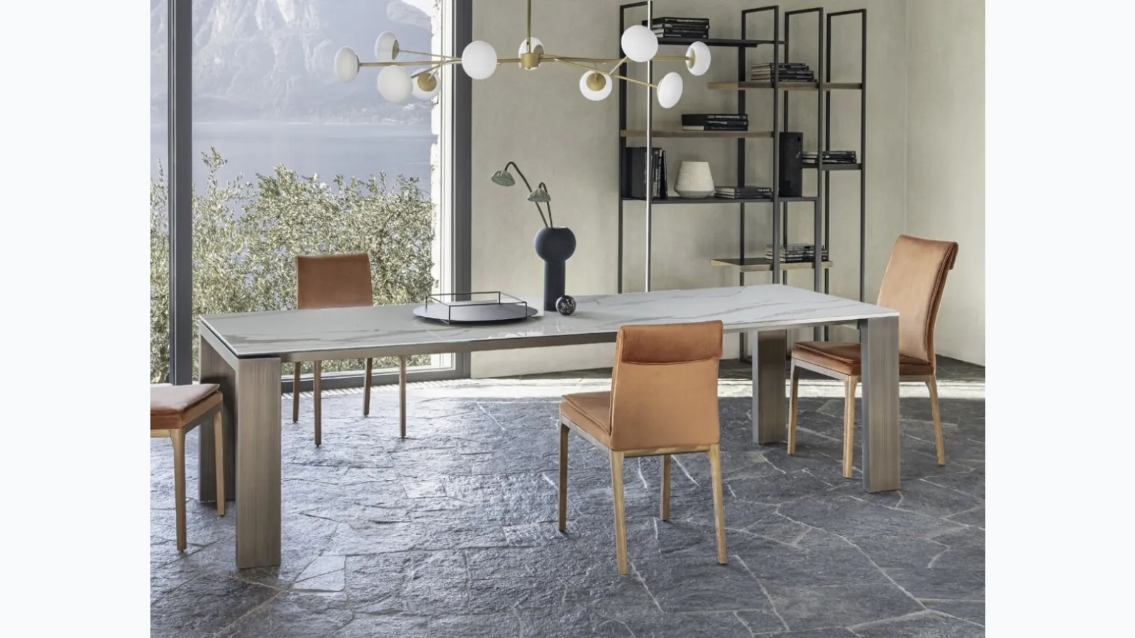 Atlantis extendable table by Riflessi.