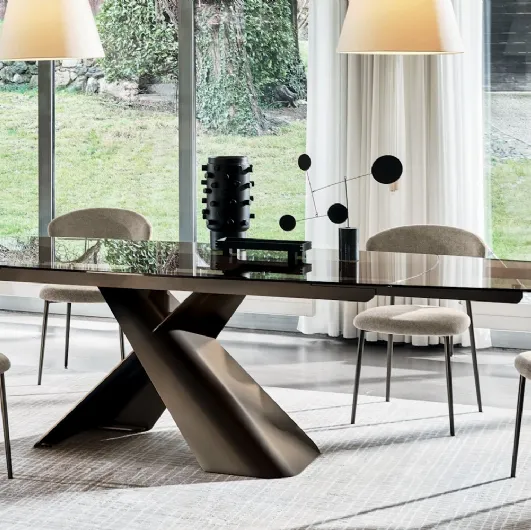 Axiom extendable glass table by Calligaris