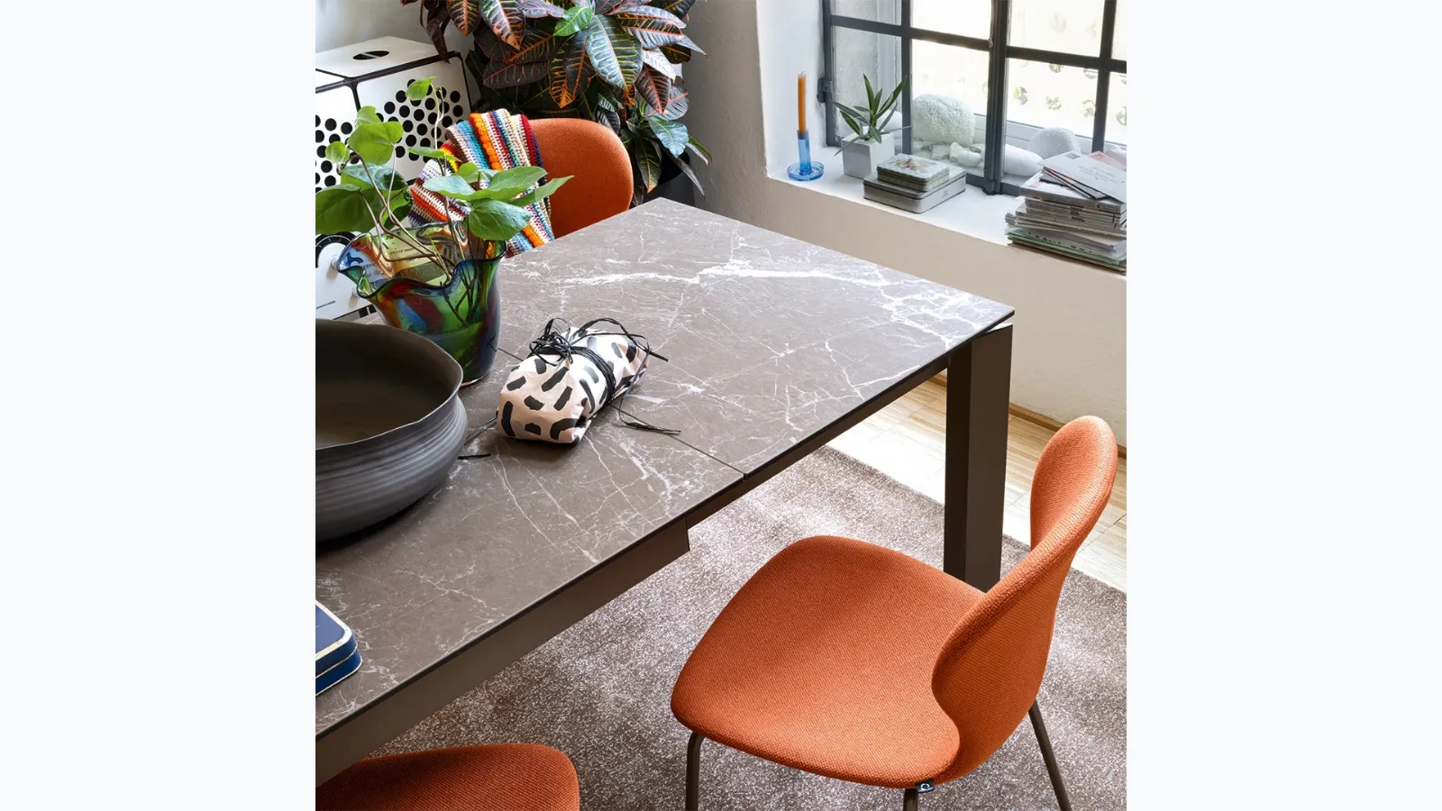 Baron extendable dining table by Connubia