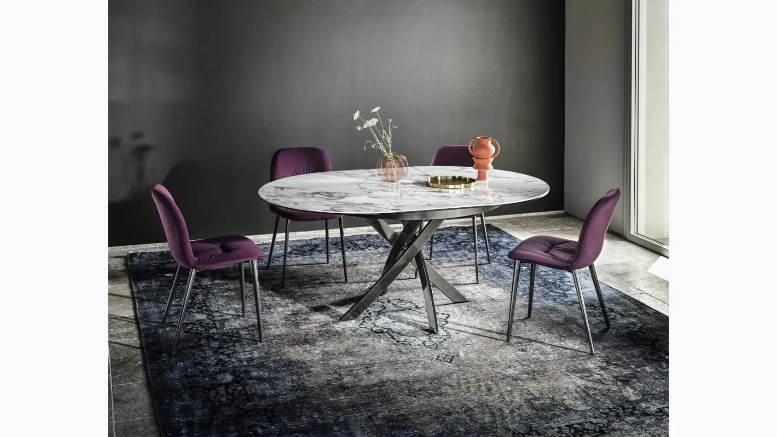 Round Barone table in SuperMarmo by Bontempi