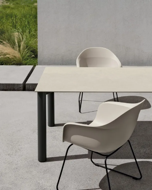 Bodoni table by Kristalia