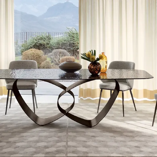Breeze table with glass top and metal base by Calligaris.