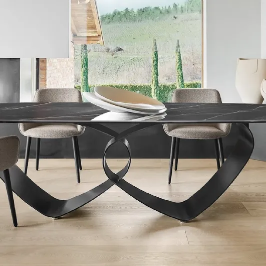 Breeze table by Calligaris.