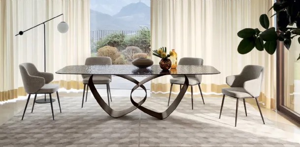Breeze table with glass top and metal base by Calligaris.