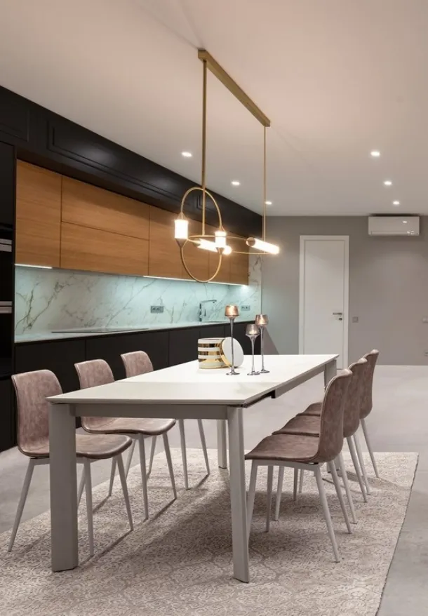 Extendable table Briva with ceramic top by Bizzotto.