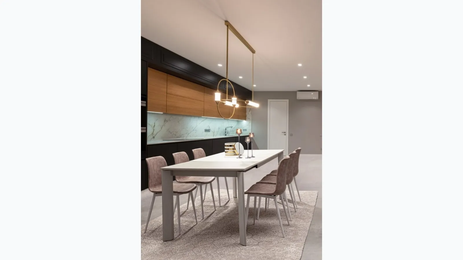 Extendable table Briva with ceramic top by Bizzotto.